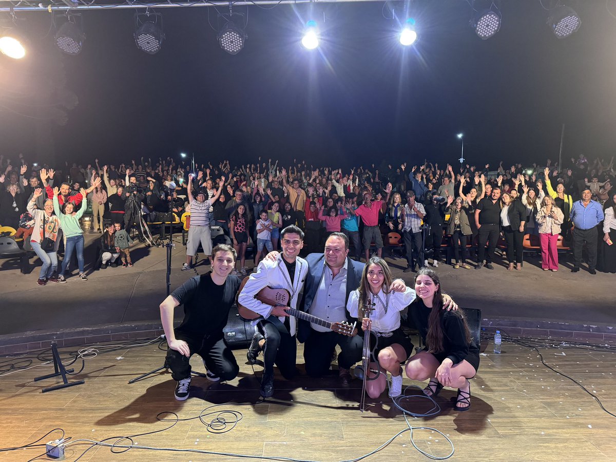 DUOARUMA's tweet photo. ¡Gracias Berrotaran! La pasamos increíble anoche ♥️ 
#Cordoba #Argentina https://t.co/fLgrO27358