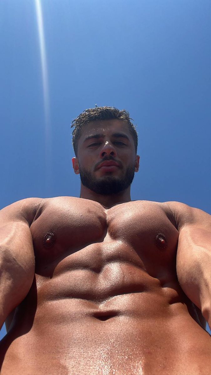 say "yes" if I can send rest of the pic to your dm