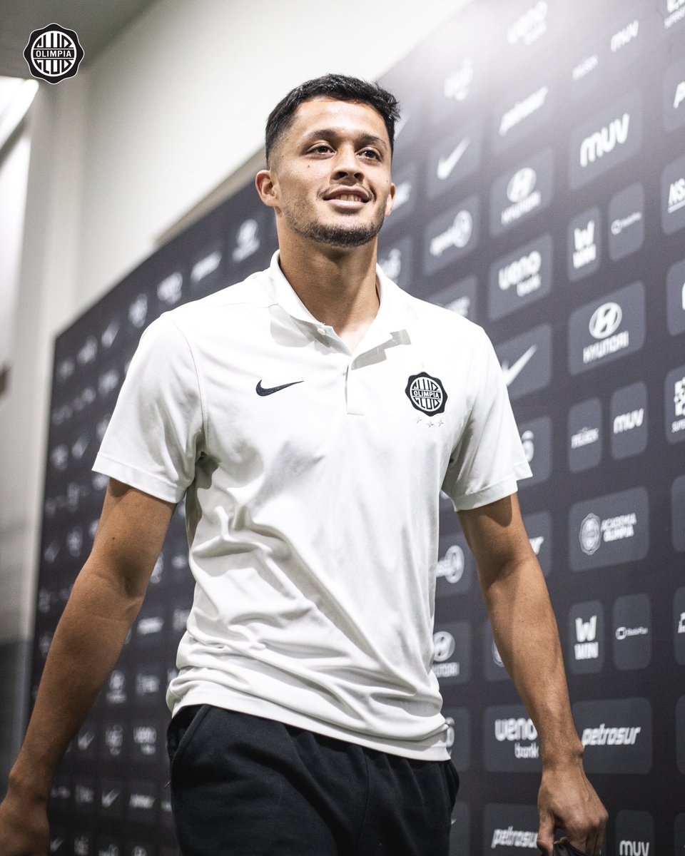 elClubOlimpia's tweet photo. ¡Acá está el campeón y único grande del país! 👋🏻

🏆4️⃣7️⃣🤍🖤🤍 https://t.co/78hYBdklrW