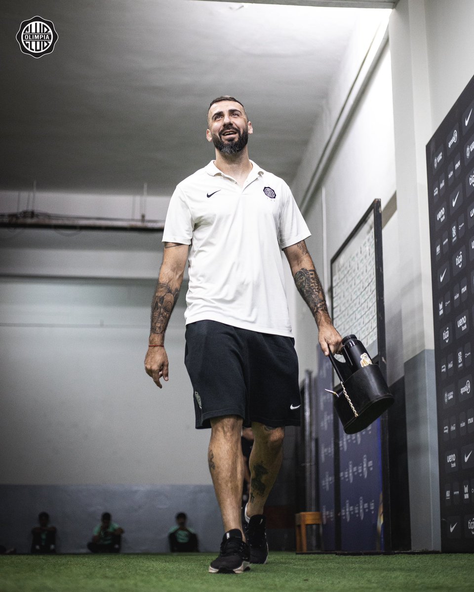 elClubOlimpia's tweet photo. ¡Acá está el campeón y único grande del país! 👋🏻

🏆4️⃣7️⃣🤍🖤🤍 https://t.co/78hYBdklrW
