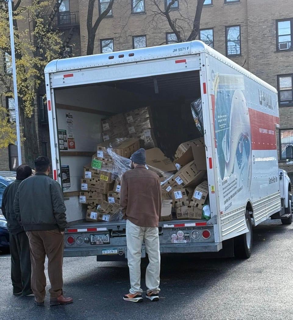 MAPSPolice's tweet photo. @NJSP , @PAPD911, Warren Township Police Department, US Customs &amp; Border Protection, New Jersey Muslim Officers Society, Port Authority Police Illyrian Association and Muslim Officers Society partnered to distribute over 575 Halal turkeys at Masjid Dar Us Salam in Elizabeth. https://t.co/Gfa9nke0Bh