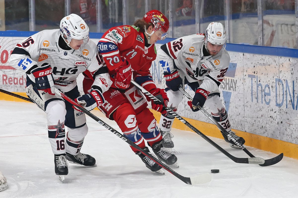 DEL2_News's tweet photo. Mit einem 2:1-Overtime-Sieg gegen die @towerstars_rv beenden die @selberwoelfe ihre Niederlagenserie.
Foto: Mario Wiedel #del2 #HerzblutEishockey #selrvt https://t.co/FiHEQyq9EF