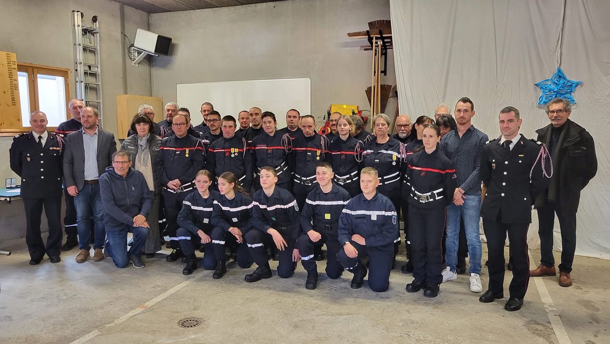 Place à la célébration de la Ste Barbe: 1 ère du canton au CIS de Viverols Sauvessanges .Emotion des nouvelles recrues pour les unes,reconnaissance de 40 années d’engagement pour les autres.<a href="/SDIS_63/">SDIS 63 Officiel</a> <a href="/Departement63/">Puy-de-Dôme, mon Département</a> <a href="/ambert2021/">ambert2021</a>