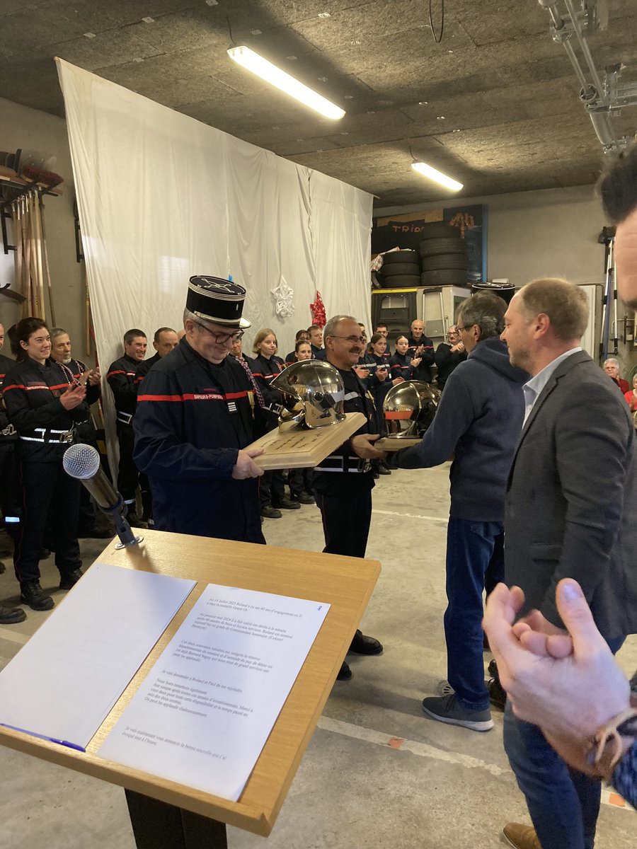 prunier_v's tweet photo. Place à la célébration de la Ste Barbe: 1 ère du canton au CIS de Viverols Sauvessanges .Emotion des nouvelles recrues pour les unes,reconnaissance de 40 années d’engagement pour les autres.@SDIS_63 @Departement63 @ambert2021 https://t.co/HRlpf9T5IT