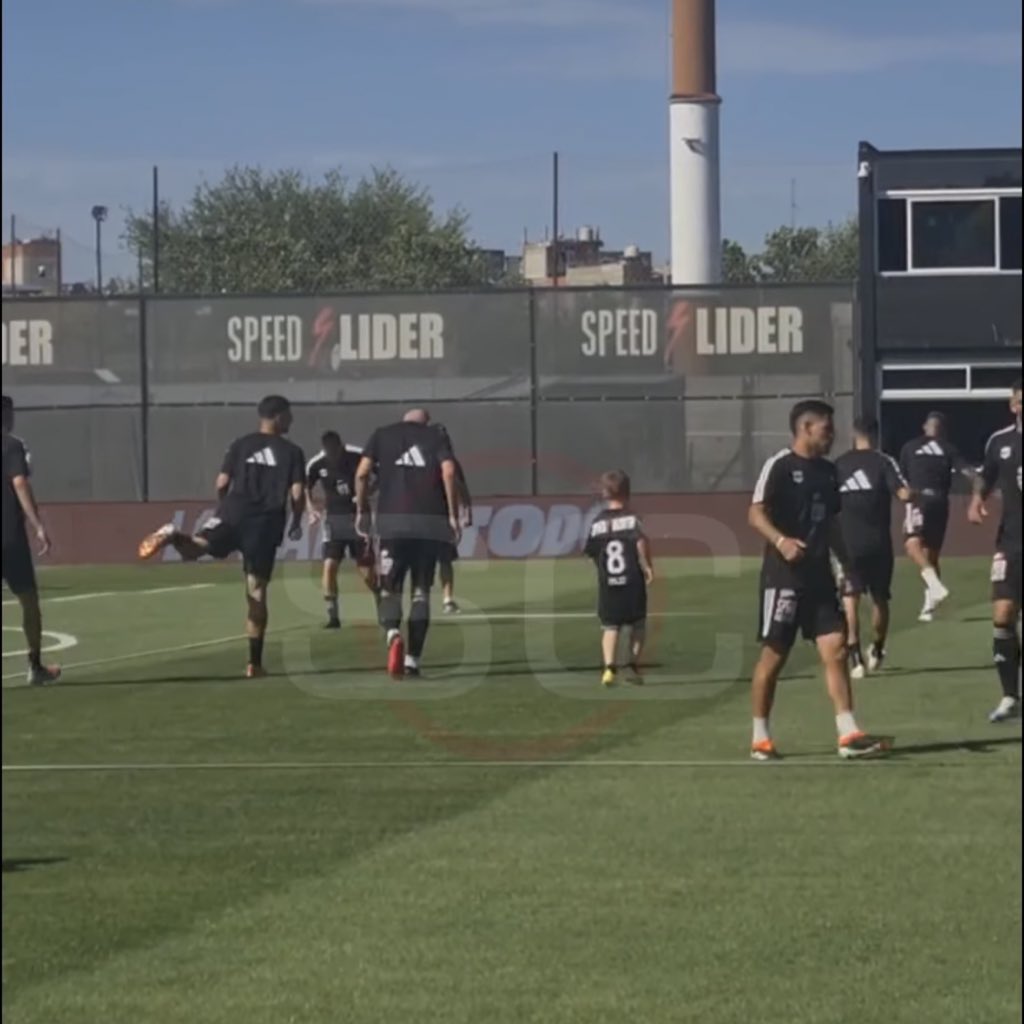 Coldquet's tweet image. Le dieron la 8 de Celiz a Apolonio. Deportivo BAIT.

It’s over.