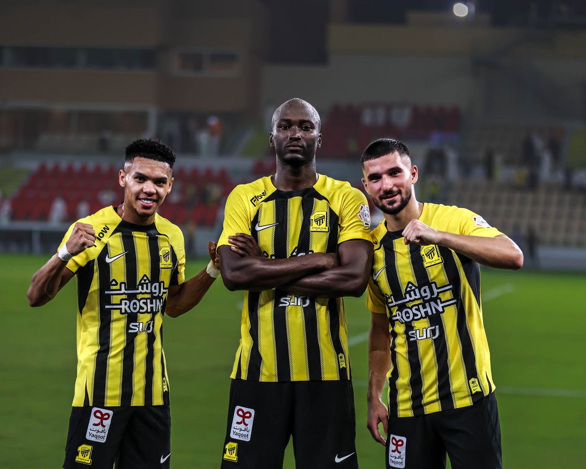 AbdullaFallatah's tweet photo. تصدر الاتحاد دوري روشن بفوزه على الفتح بعد عمل كبير طوال الفترة الماضية.
المرحلة المقبلة تحتاج عمل أكبر فني وإداري وجهاز طبي، فكم لاعب دخل عيادة النادي وطال غيابه!!
عودتهم مهمة لمواصلة المشوار الطويل
"المحافظة على القمة أصعب من الوصول إليها"

#الاتحاد_الفتح https://t.co/JAmjI6CAeM