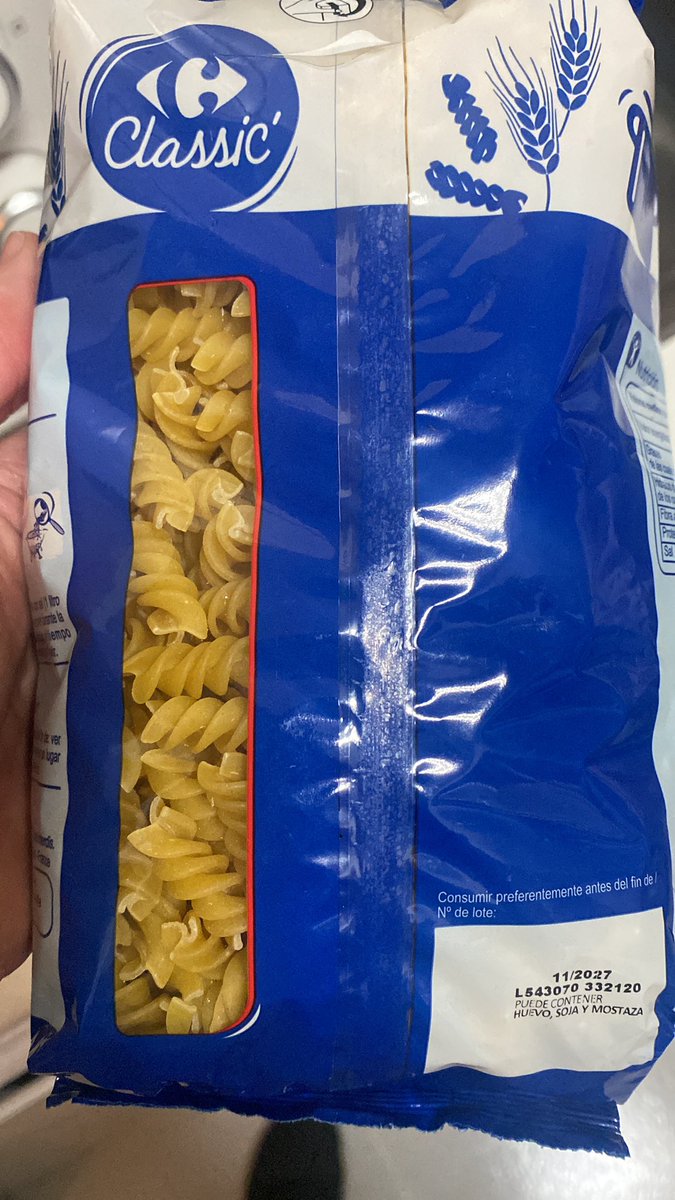 Sitojm7's tweet photo. Buenas noches  @CarrefourES 
Quería daros las gracias por lo fácil que nos lo ponéis a los padres de niños con alergias graves. 
Primera foto: ingredientes e información sobre alérgenos. No hay soja. 
Segunda foto: fecha de consumo preferente y lote. PUEDE CONTENER SOJA. Bravo. https://t.co/UUx0YdbI0A