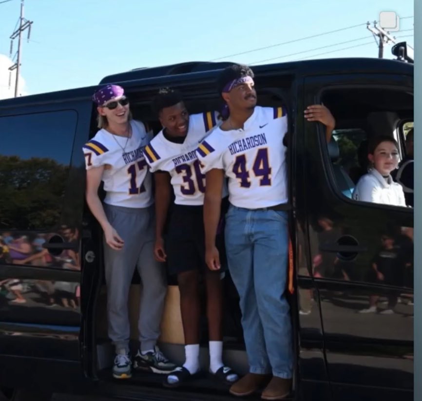 It was a blessing and an honor to take the field with my brothers.  May the Lord bless each and everyone of you as we embark on our next chapter 🙏🦅🏈💜💛