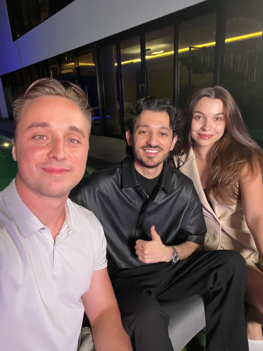 Had an awesome late night podcast with the <a href="/onelink/"></a> team.

This photo expresses the vibes.

🙂😁🙂