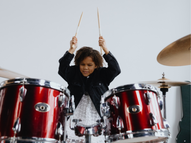 bb_brains's tweet photo. Happy National Drummer Day!
Did you know drummers' brains are wired for ultimate efficiency? They command all 4 limbs in sync while processing rhythms as a whole &amp; in parts—simultaneously! Less brain activity, more brain power!

Learn more: https://t.co/vQYpeKZtgW https://t.co/A728XbBLCv