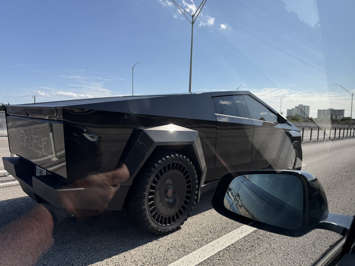 Bearded Tesla tweet media