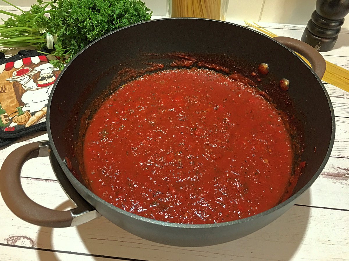 clubfoody1's tweet photo. Today is #MeatlessDay
Meatless Spaghetti Sauce... a great recipe to add to your folder! 📘
(check out my next posts👆for more meatless recipes😋)
#YouTube 📽️: https://t.co/oudO6LgBqn
#RECIPE ➡️: https://t.co/OceUAgurUI
@EventGuideToday @DiningGuide2Day #RecipeOfTheDay https://t.co/gv7eykozUv