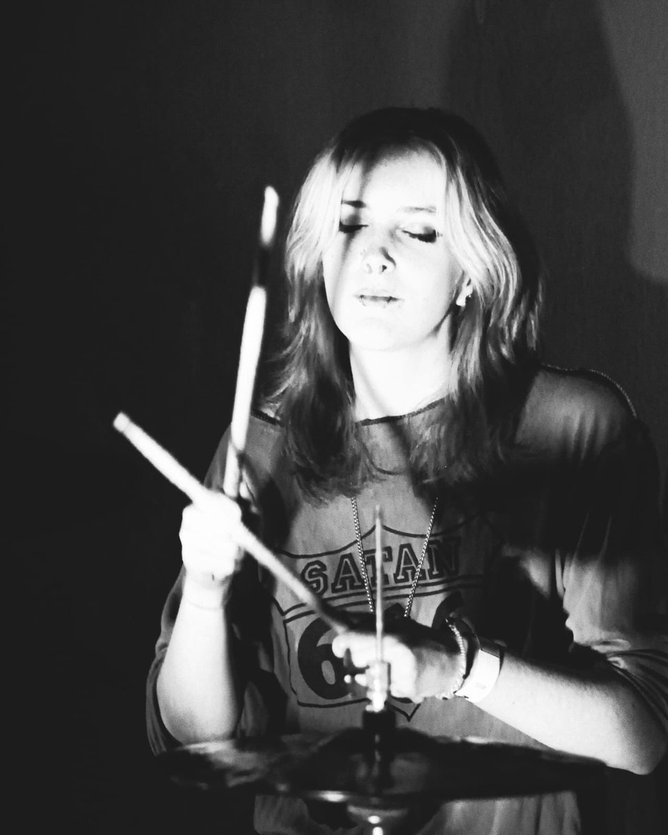 Esme set the drums on FIRE (not literally, but the beats she produced were 🔥)

📸 moments.visuals