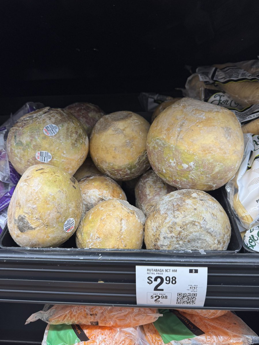 peterbedor's tweet photo. Hey @Walmart I’m not a mycologist but looks like mold.

Also, I couldn’t buy carrots. They didn’t scan and I was told to get another one. So I did, and waited in line again and that one didn’t scan. No other options were presented. Hands down the worst shopping experience. https://t.co/3f0fDihGok