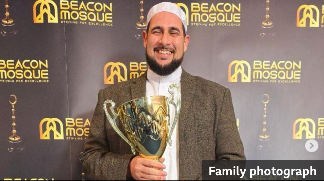 Kamran Shezad (@climatekam) on Twitter photo Many congratulations to Imam <a href="/adamkelwick/">Adam Kelwick</a> on his much deserved award.
When racism and chaos was spreading across the country, this Imam showered protesters with love, compassion and hugs 🥰 bbc.com/news/articles/… Many congratulations to Imam <a href="/adamkelwick/">Adam Kelwick</a> on his much deserved award.
When racism and chaos was spreading across the country, this Imam showered protesters with love, compassion and hugs 🥰 bbc.com/news/articles/…