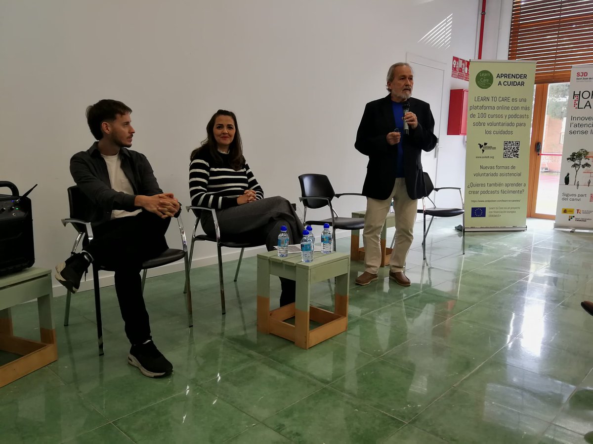 BancTempsSitges's tweet photo. El coordinador de @BancTempsSitges, @f_fusterfabra, moderó la intervención de @MarcOlivella96 de #ASPCAT y #CheloGarcía de #BdTAlmería @aytoalm donde se trató dos temas -  prescripción social y el cuidado en hospitales, y su relación a los #BdTs. https://t.co/xb4oHIPoDx