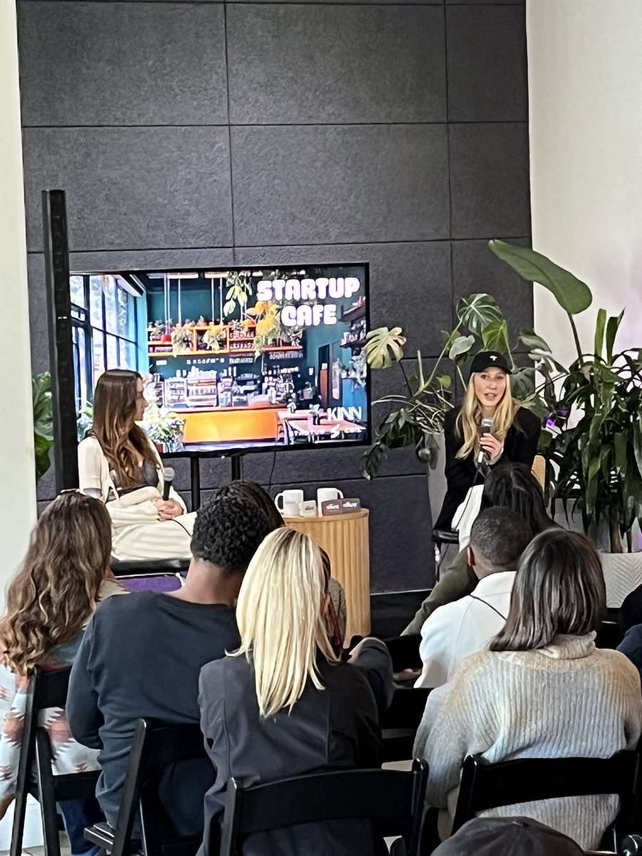 CraigIsaac's tweet photo. Samples of Alice Mushrooms went fast at the amazing fireside chat of #founder #entrepreneur Lindsay Rose by #thoughtleader #connector @alexandrarossi_ So cool to hear her about her success and launch @Bloomingdales #inspired #creatives #community #mission #collaborate https://t.co/DSBarHFsOk