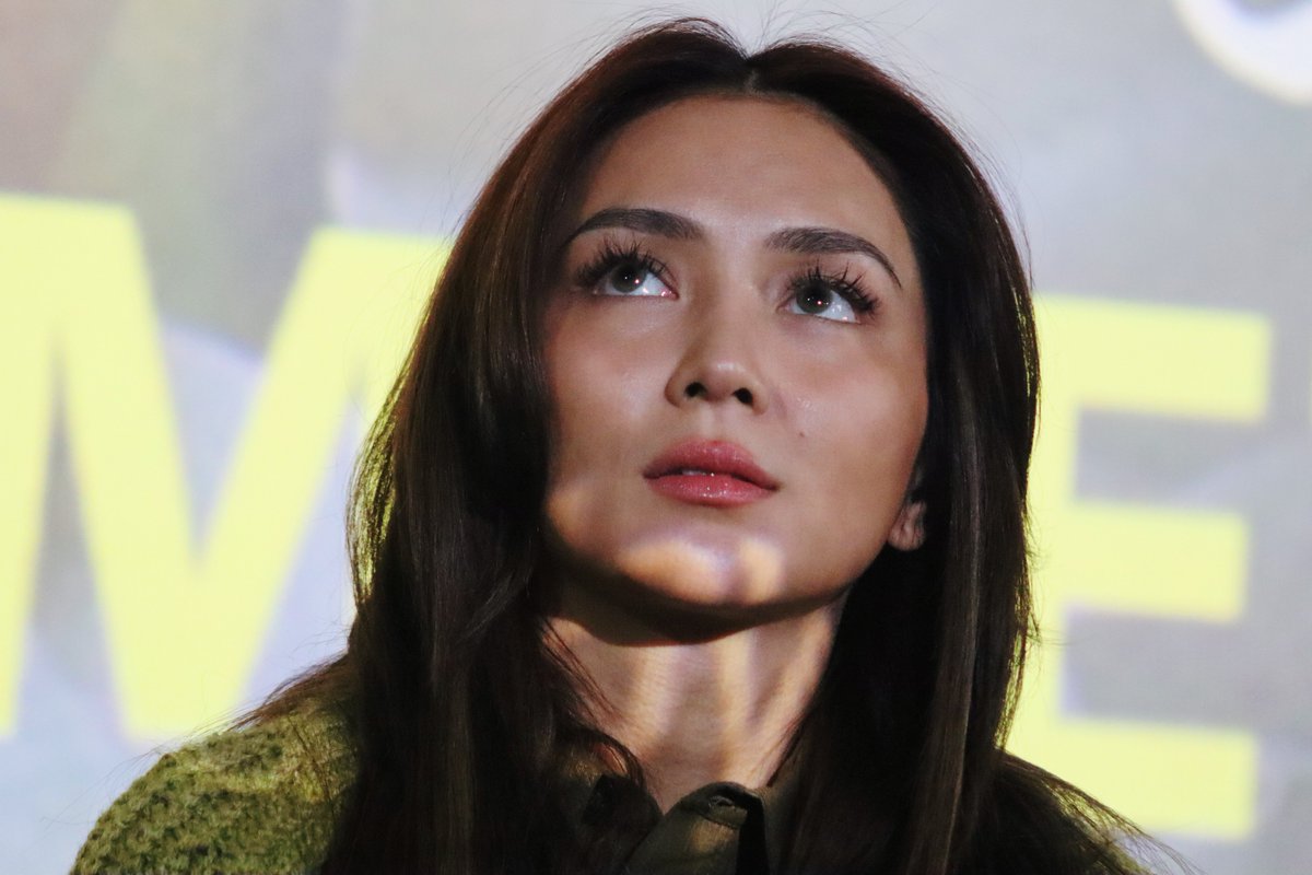 112424 <a href="/bernardokath/">KATH 🐘</a> YOU ARE SO BREATHTAKINGLY GORGEOUS 😻💗 It's my first time meeting her and I honestly needed a moment to absorb her presence. Grabe! So eloquent, so smart and really fun, maagaan kausap 🥹 

Her beauty is unreal😱 
#KathrynBernardo #HelloLoveAgain