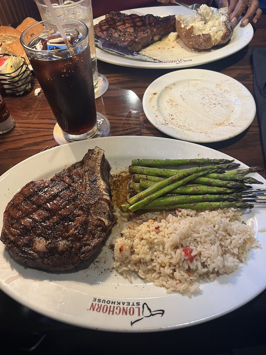 Kwray54's tweet photo. Followed up with a great lunch with a few of the Ray Men. Thanks Pops! Love You! Big Bro and Nephew! #RayMen https://t.co/HJhFIQciZ3