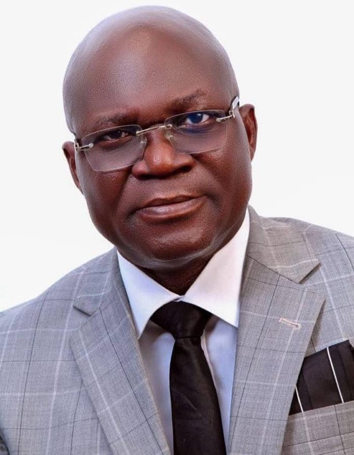 Callisegbe's tweet photo. I have always admired you @abati1990, but I'm highly disappointed as regards your recent rhetoric about Igbo Umunna land. Let me educate you a bit, Doctor, please kindly note that in Igbo Land Umunna land is inherited and can not be sold not even to a fellow Igbo. https://t.co/iJEOlQ3MTu