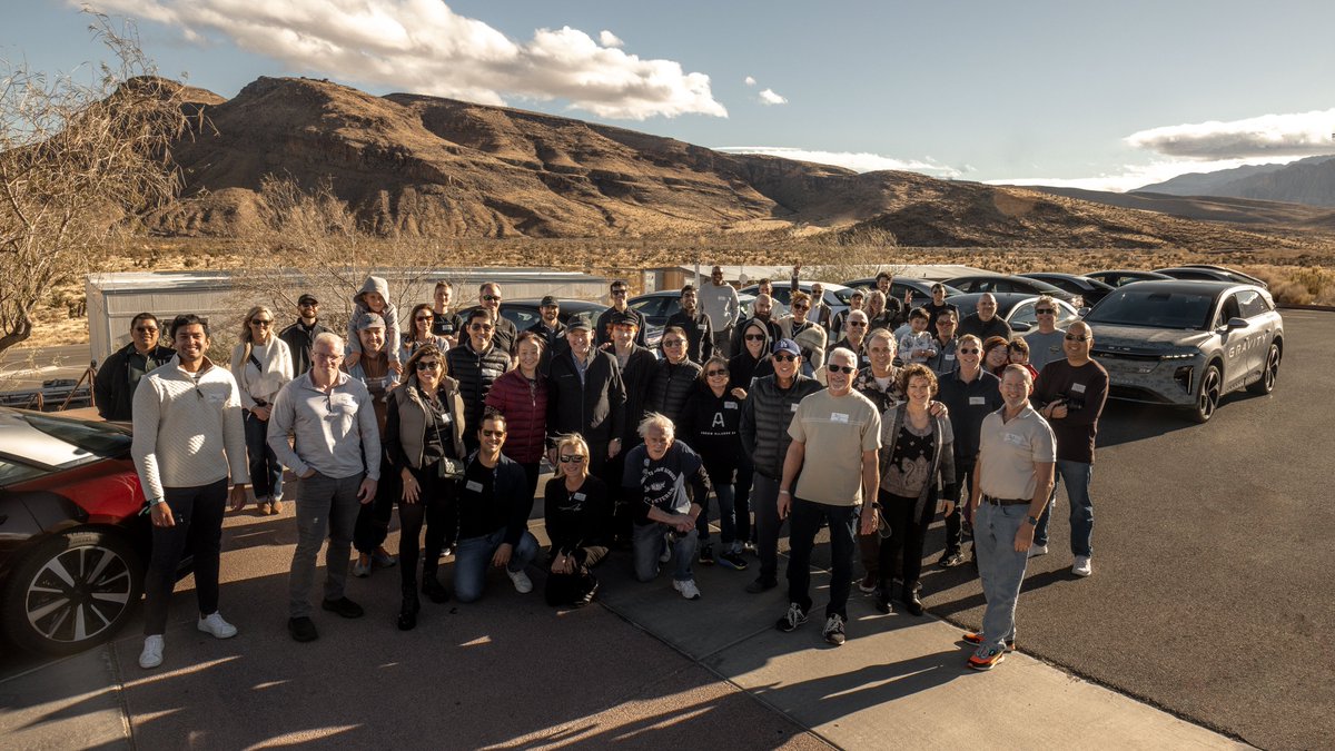 LucidMotors's tweet photo. There's no community like the #LucidOwnersClub. ​​

Thanks to the amazing #LucidOwners and families who joined us for the inaugural Las Vegas Owners Rally this weekend and the breathtaking views as we wound through the stunning scenery of Red Rock Canyon.​

Where should we head to in 2025? 📍​

#LucidMotors #LucidCommunity #Technology #EV