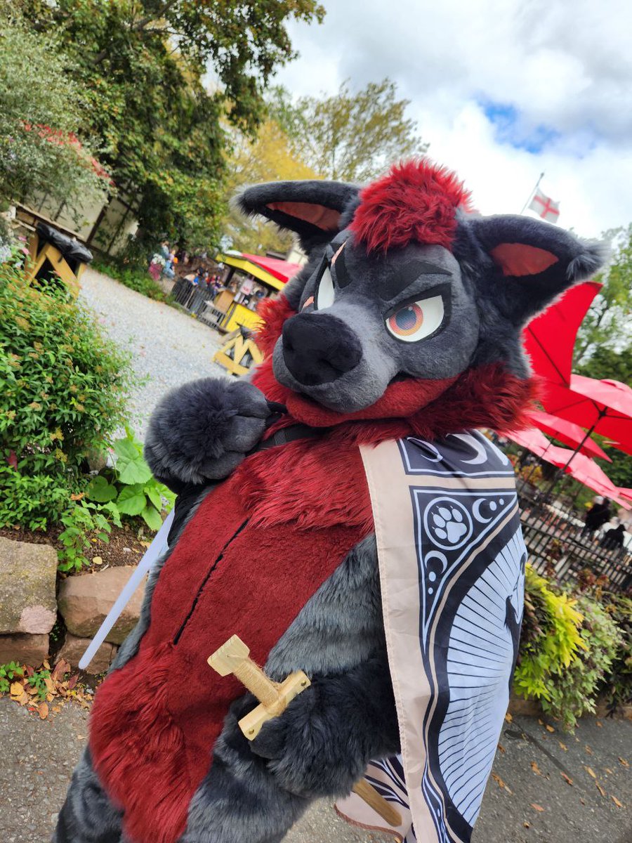 PunkTheYeen's tweet photo. I LOVE MY BOYFRIENDDDD :3 https://t.co/SV56aJ1Mfb
