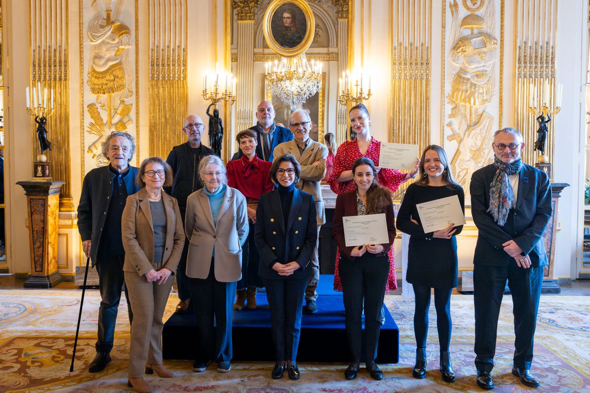 Olga Lemagnen, docteure en histoire de la photographie de <a href="/SorbonneParis1/">Université Paris 1 Panthéon-Sorbonne</a>, est l'une des lauréates du Prix Valois 2024 décerné par le Ministère de la Culture !
Ce prix récompense sa thèse "Les photographes du vieux Paris : Eugène Atget et les Autres (1898-1916)" soutenue en 2023.