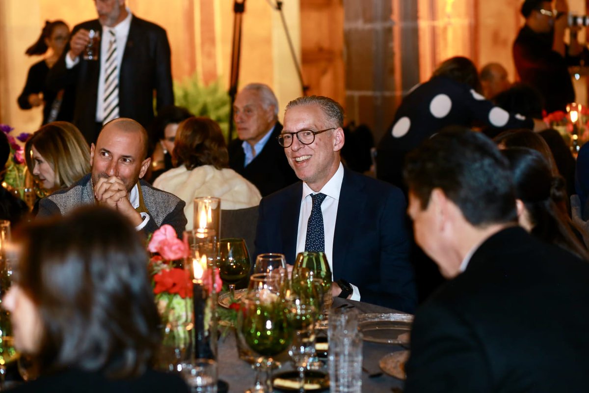 mdelprete's tweet photo. Gracias por invitarme a formar parte de la décima Gala del Museo de Arte de Querétaro #MAQRO, espacio que ha sido hogar de artistas, historias y cultura por más de 36 años y un referente en nuestro estado. Mi papá fue "amigo del museo de arte", lo que hace este momento aún más especial. Apoyemos iniciativas que nos conectan con el arte y nuestras raíces. #CONTIGO #DoyResultados