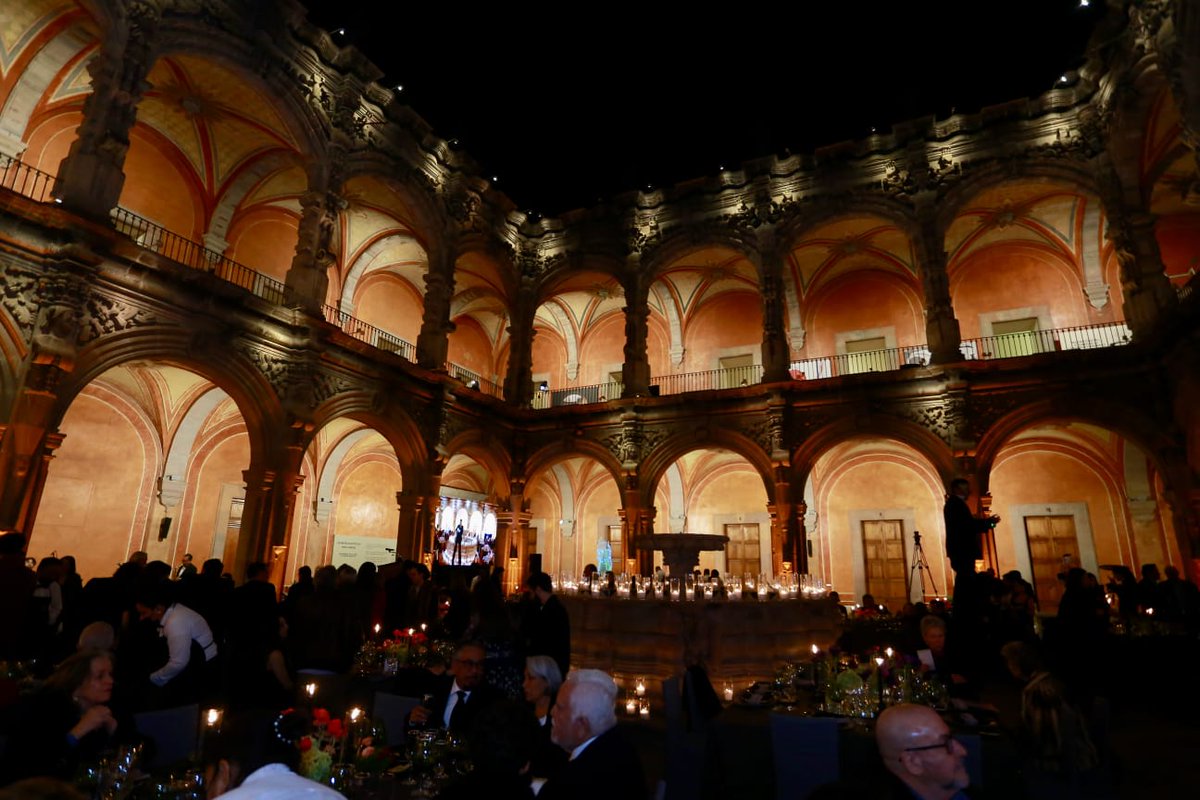 mdelprete's tweet photo. Gracias por invitarme a formar parte de la décima Gala del Museo de Arte de Querétaro #MAQRO, espacio que ha sido hogar de artistas, historias y cultura por más de 36 años y un referente en nuestro estado. Mi papá fue "amigo del museo de arte", lo que hace este momento aún más especial. Apoyemos iniciativas que nos conectan con el arte y nuestras raíces. #CONTIGO #DoyResultados