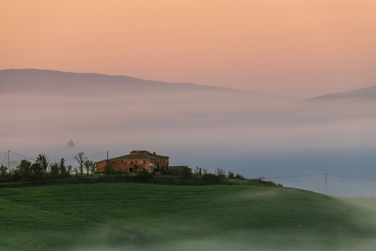 Realtà che sembra un dipinto con i colori dell’alba. instagr.am/p/DCxG9fBRY8p/