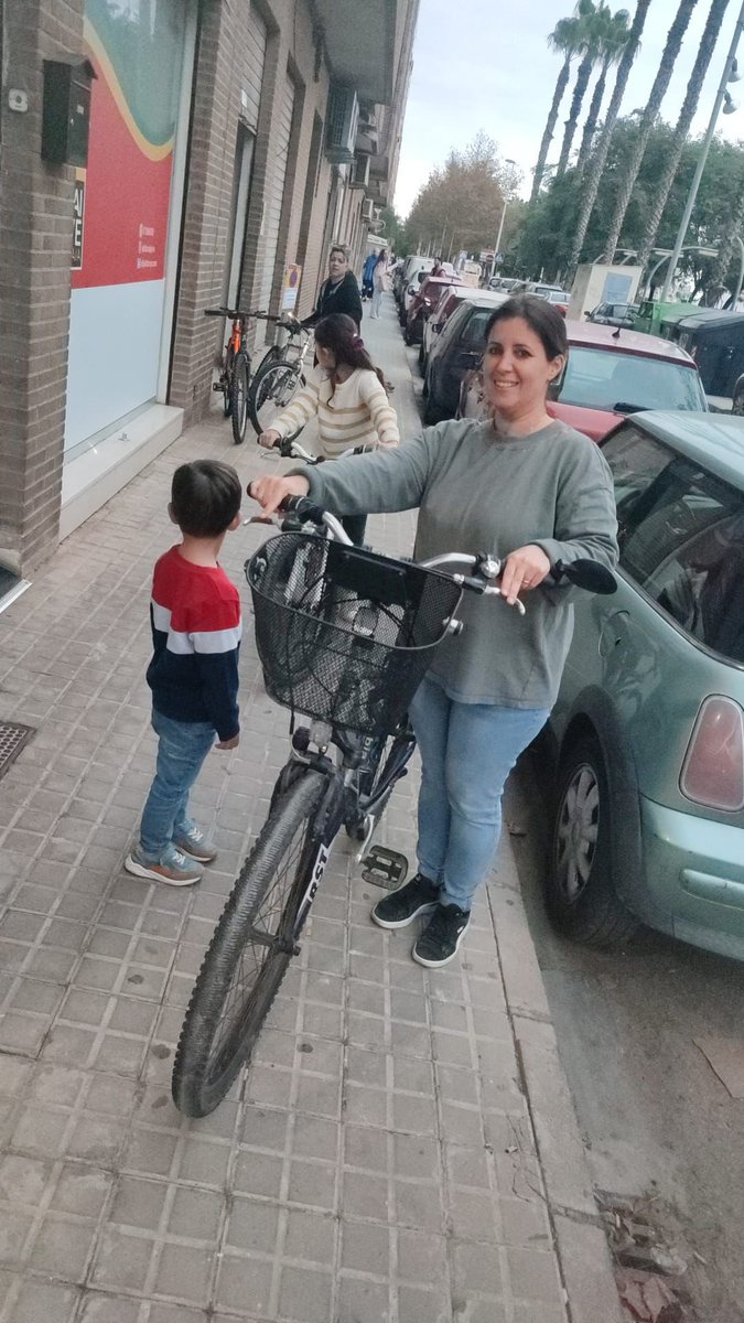 grangandhi's tweet photo. @eduardoesteve @_cristinabea @paulalerinm @pacopolit @MatiasLSartori @DavidTorres1975 @LeivaPS @RMValencia @SergiLopezR @kike_mateu @ManoloMontalt @monsalve_super @Dani_Merono @maripaz_vilas @Beaperlag10 @salvafolgado @RafaEsteve19 @chefjoseandres Desde la Asociación Yuhe de Alboraya, hacen un llamamiento para la donación y posterior reparto de bicicletas para los afectados por la #dana Ya se han repartido unas cuantas, pero hay más demanda. Gracias a esto se está avanzando en la movilidad en estas localidades 💪 https://t.co/nLdgElmiiR