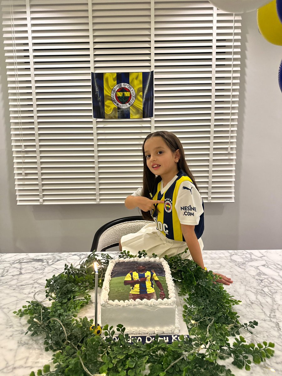 Fenerbahçeli olunmaz Fenerbahçeli doğulur 💛💙 iyi ki doğdun benim güzel kızım  #Fenerbahçe #fb  <a href="/ozlenenfener/">Özlenen Fener</a> 
<a href="/Fenerbahce/">Fenerbahçe SK</a> <a href="/gencfborg/">Genç Fenerbahçeliler</a> <a href="/asaintmaximin/">Allan Saint-Maximin</a> <a href="/acunilicali/">Acun Ilıcalı</a> @_Morinyo