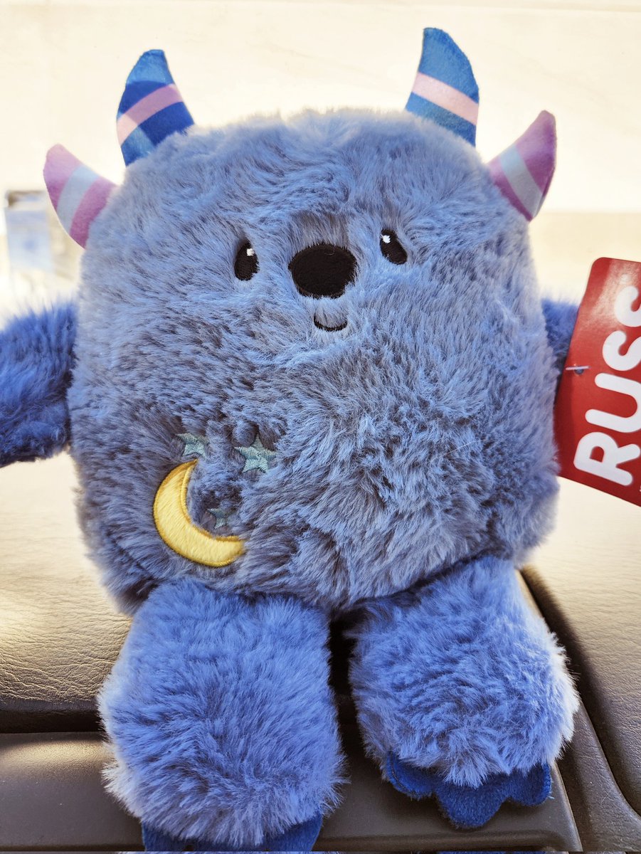 YumeVowr's tweet image. I just won this in a crane machine after 2 tries!!! 

(A store worker was passing by as a was sqealing about it at told me good job hehe)

#cranemachine #clawmachine