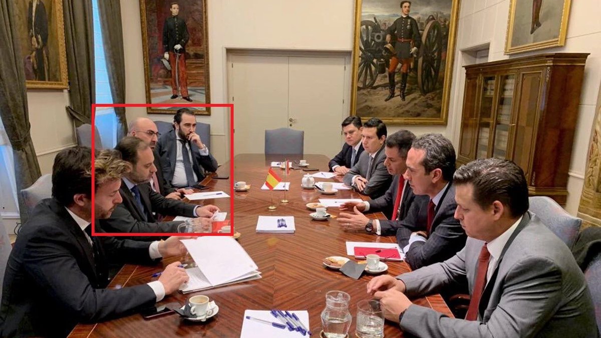 Capitana_espana's tweet photo. 💥BOMBAZOOOOOOOOOOO 

Miren lo que acabo de encontrar en internet!!!

⚠️ Aldama voló con Ábalos a México al día siguiente de ir como VIP al mitin de Pedro Sánchez en 2019 https://t.co/SlihLskwRN
