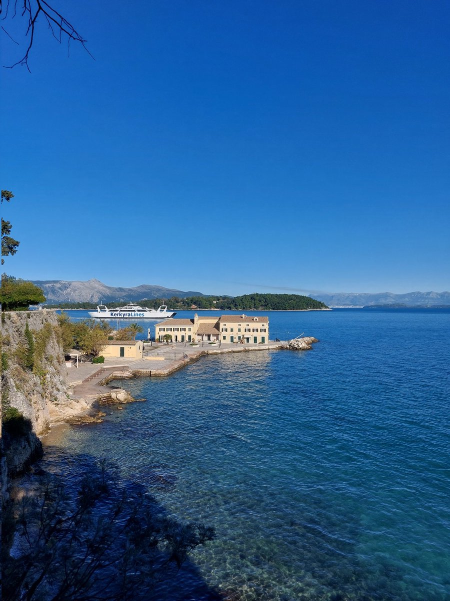 lorellodt's tweet photo. He encontrado el lugar al que huir cuando me harte de todo 💙🇬🇷 Corfú • Κέρκυρα https://t.co/X98GBhDPPx