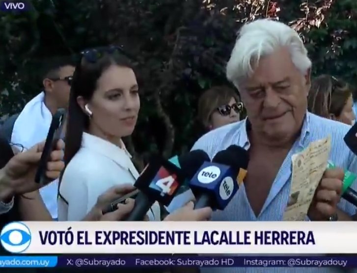 Una foto no puede tener olor a alcohol.
La foto: