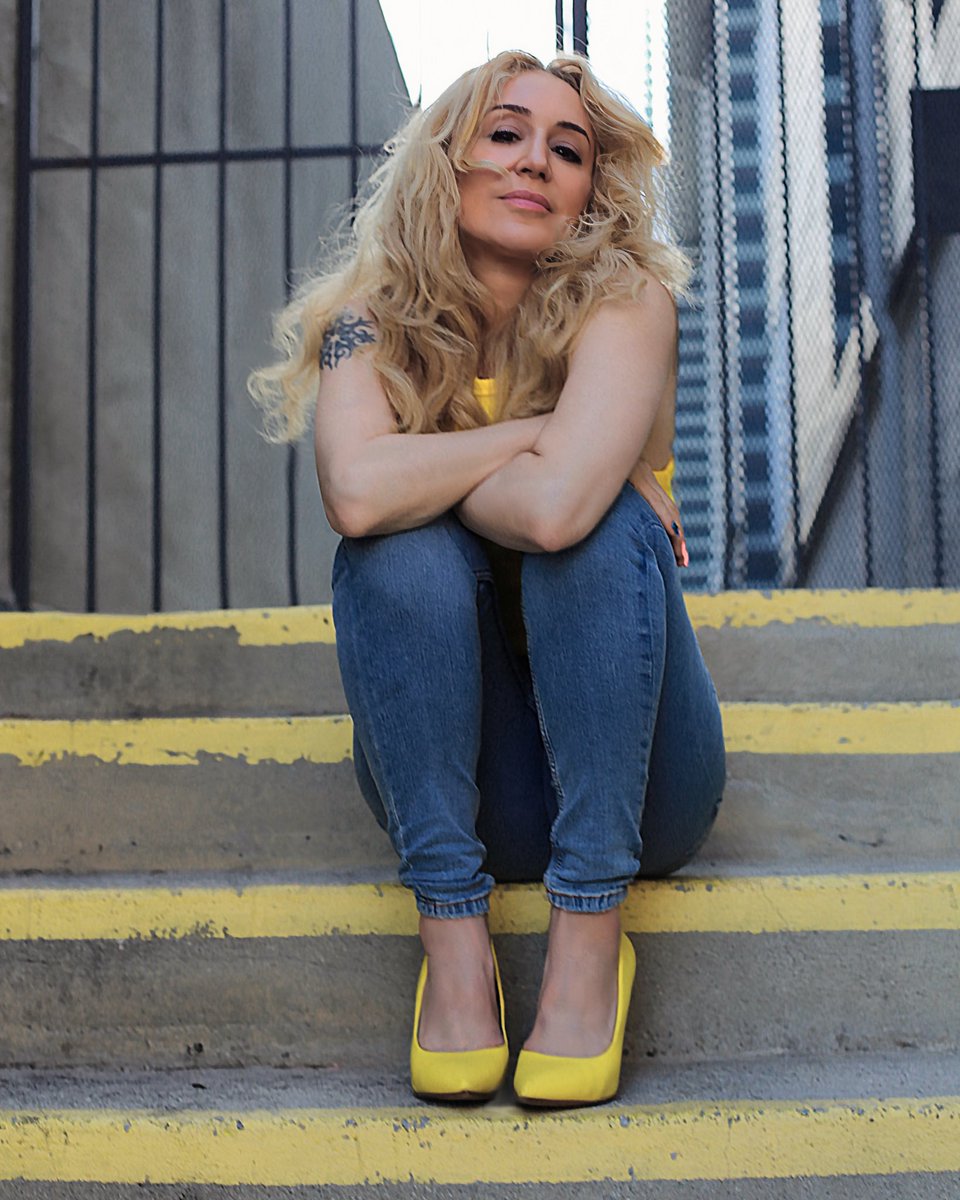 Official_JES's tweet photo. Soaking up the LA atmosphere, one stoop at a time -!🎶☀️
#SundayVibes #LAStateOfMind #MusicAndSunshine #JESMusic https://t.co/gn87DJoPcj