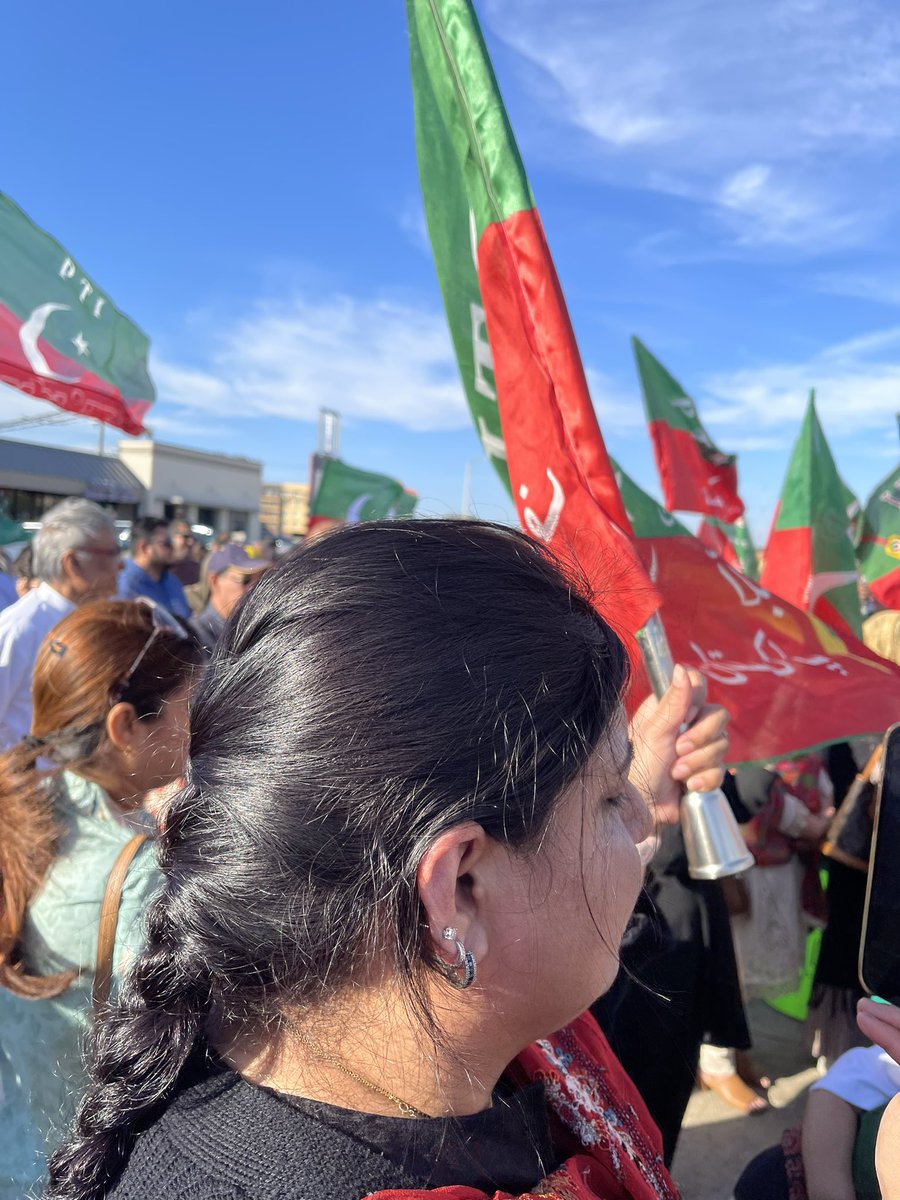 alphabravo1947's tweet image. #24NovemberFinalCall #24Nov #RELEASEIMRANKHANNOW #Dallas 
We Are With Imran Khan &amp;amp; All Pakistanis! 🇵🇰🇺🇸 ❤️💚