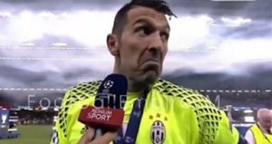 BlueHawk13's tweet image. La vita è strana.
Quando pensi di avere dei punti fermi, inamovibili, che ti danno una calda stabilità, in una fredda sera d'inverno arriva #Buffon che parla di consecutio temporum.
#CTCF