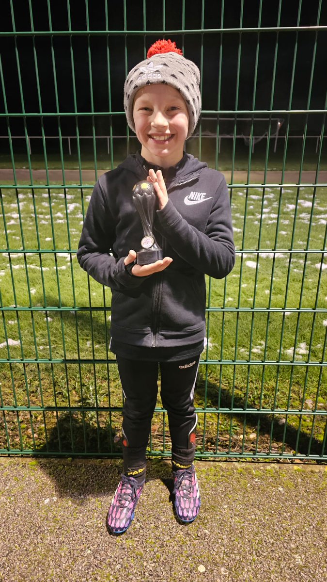 CooksonLeanne's tweet image. Player of the week for Rowan and a  swimming badge for Mason !! #latimerstars #activelatimer @latimerprimary #year4 #year1