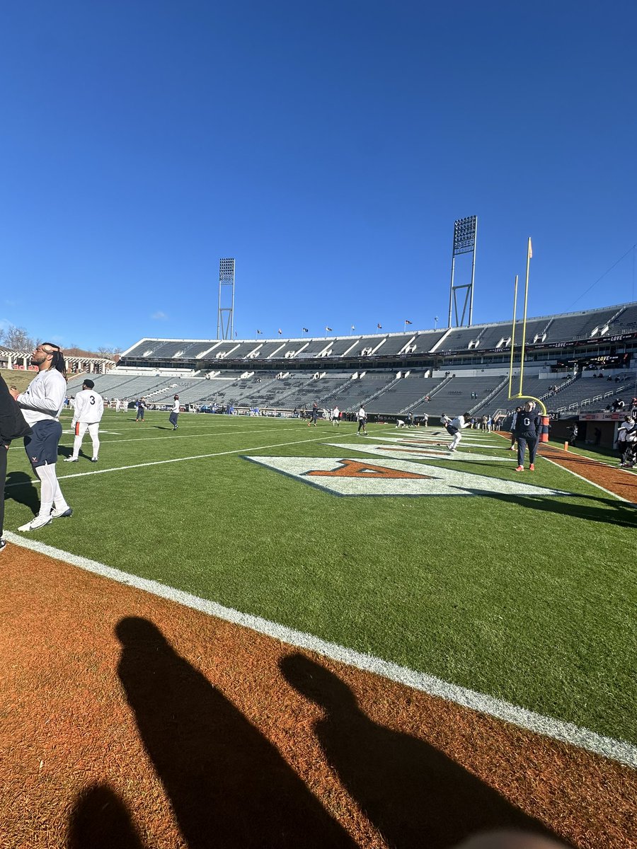 Terry Robinson (@terryrobinson08) on Twitter photo Thank you <a href="/UVAFootball/">Virginia Football</a> for having me down on a game day visit! #GoHoos ⚔️
<a href="/LevarJohnson3/">Levar Johnson</a> Thank you <a href="/UVAFootball/">Virginia Football</a> for having me down on a game day visit! #GoHoos ⚔️
<a href="/LevarJohnson3/">Levar Johnson</a>