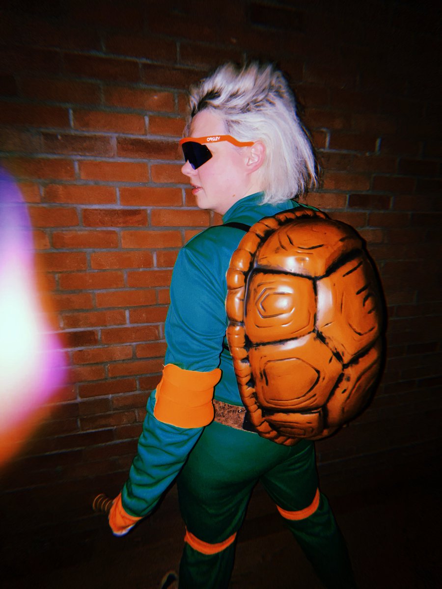 🍕🍕Cowabunga dude 🤙🏼 Felt fitting to post my overdue Halloween pics on my birthday 🎃 another spin around the sun, thanks ya’ll for making this life so special 💕♐️
