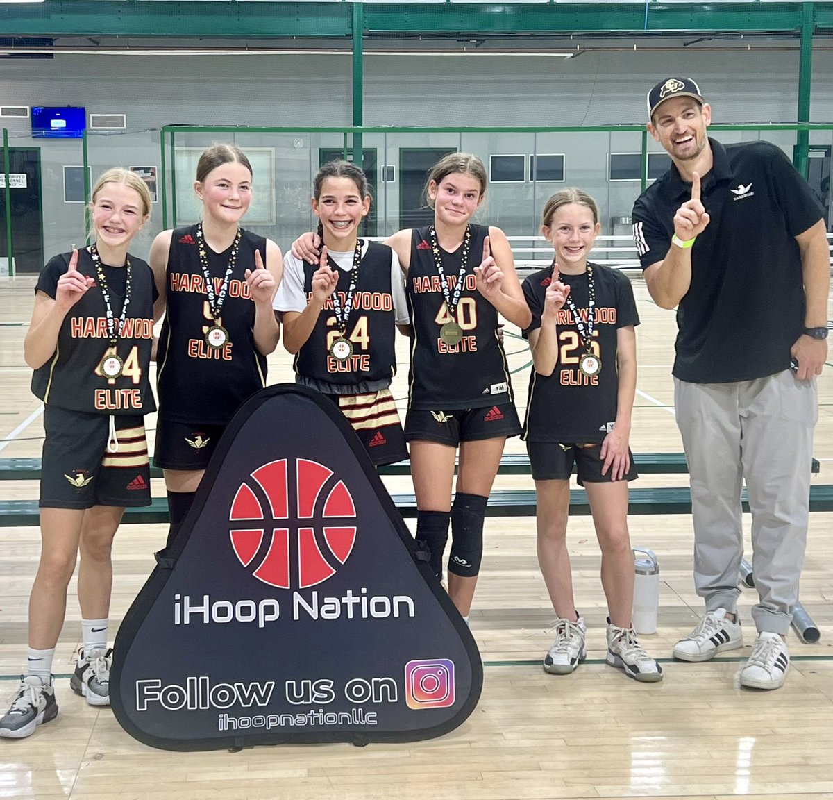 FuesselSherry's tweet image. Three games in one day with only five players…tourney champs! 🥇@Hardwood_Elite