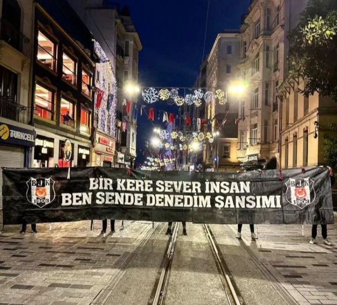 Emrecans00's tweet photo. Bu gece siyah düşlerim senin için #Besiktas https://t.co/aGnFPGQ5Sy