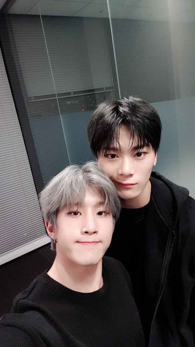 majomarin70's tweet photo. Aroha vote please 🫰🫰💜 Idolchamp demostremos nuestro amor ☪️✡️✡️☪️🫰💜#FLY
#ASTRO
#MOOMBIN
#JINJIN
#VOTEFLY
@ASTRO_Staff @idolchamp1 @fantagiogroup #viral https://t.co/wCYNtrmx02