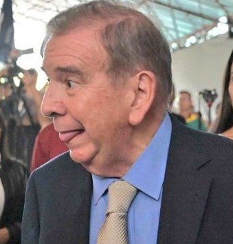 Después del ridículo que le espera el 10 de Enero, cuando se "juramente" ante el rey de España como "Virrey de Narniazuela", Edmundo González se convertirá en el nuevo "jarrón chino" de la oposición Venezolana.
Otro Guaido, otro fracaso.