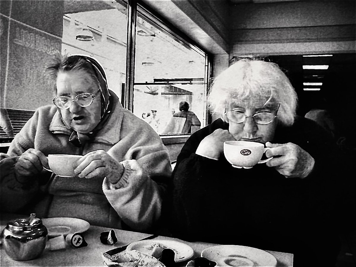 Bertrom's tweet photo. Tea for two.

Birkenhead. https://t.co/wWG7qaIon8