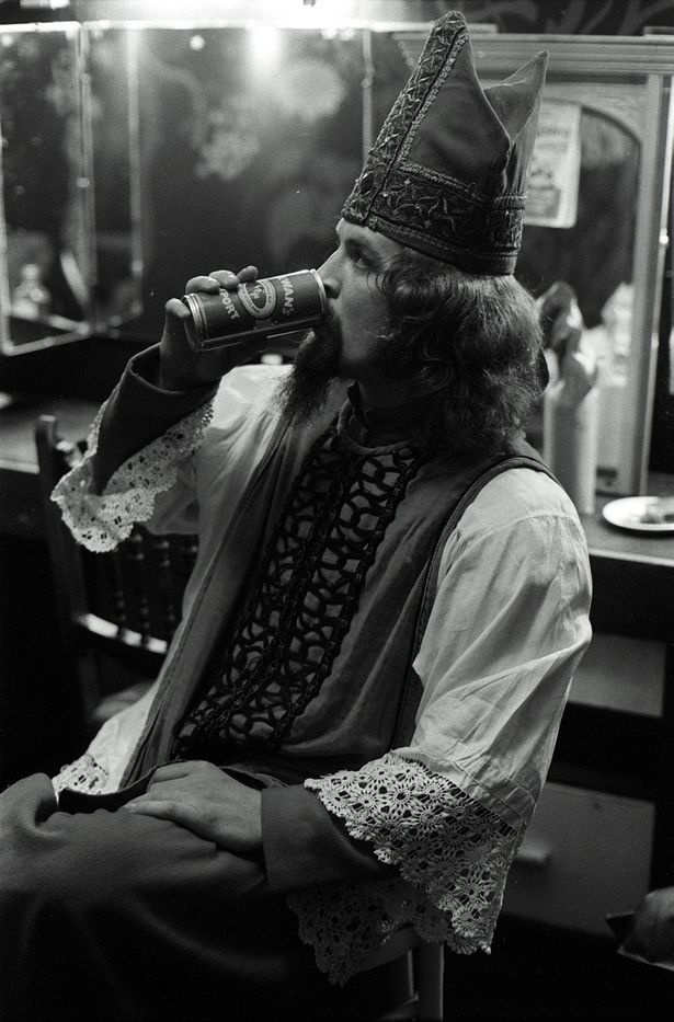 Steve Martin on Billy Connolly:

"Listen, I thought I was famous until I walked down a Scottish street with Billy Connolly. It took on a holy aspect. 

It was like going for a stroll with an apostle."

Happy birthday to the Big Yin who turns 82 today.

📷 Reach