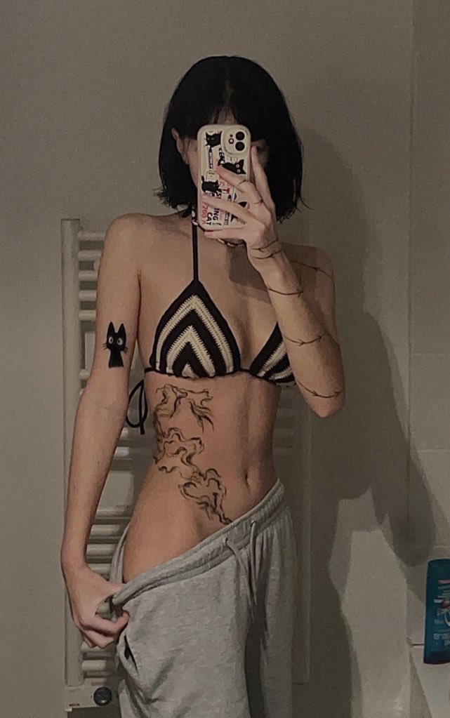 deathnoteL2019's tweet photo. face card          //            body card https://t.co/ehAC5wR1Bd