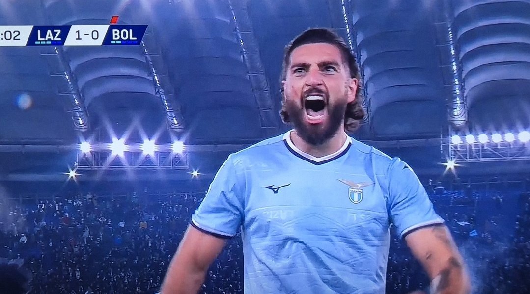 Tecnica da bufalo purpureo.
Gol da sette centimetri dalla porta rischiando di compromettere la funzionalità del collo.
Mullet da codice penale militare.

Semplicemente Gigot.